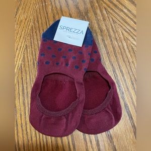BNWT BURGUNDY & NAVY DOT NO-SHOW SOCKS